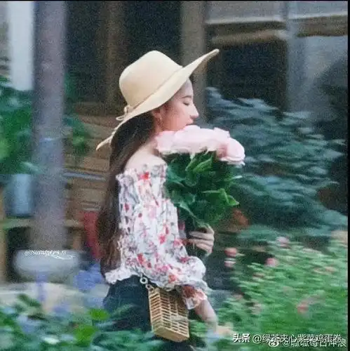  不仅能撞衫还要撞捧花头像刘诗诗到底要模仿刘亦菲到什么时候