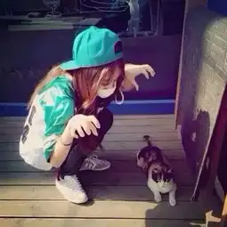  这张头像的情侣头像女孩是哪一张