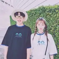  搞怪情侣头像一左一右,我们是奇葩,我们是逗逼
