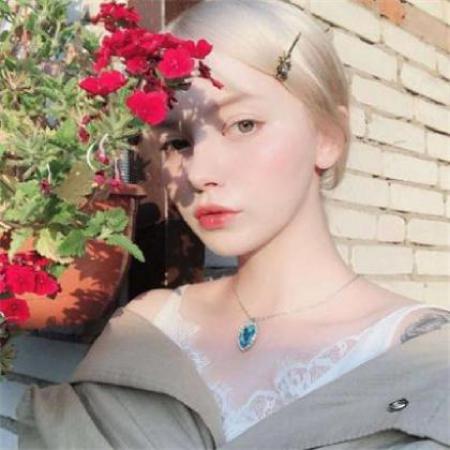  2020最新独特好看的欧美女生头像气质唯美图片