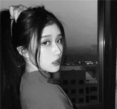  最近抖音里超火的句子除了电影里,没人会等你四五年