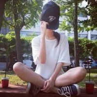  女生盘腿坐头像校服校服控少女盘腿坐的头像
