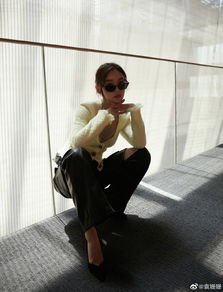  组图袁姗姗戴豹纹墨镜变身酷女孩一身黑白衣裤搭配气场全开