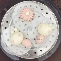  和宝宝一起动手做小猪佩奇小羊苏西卡通小馒头
