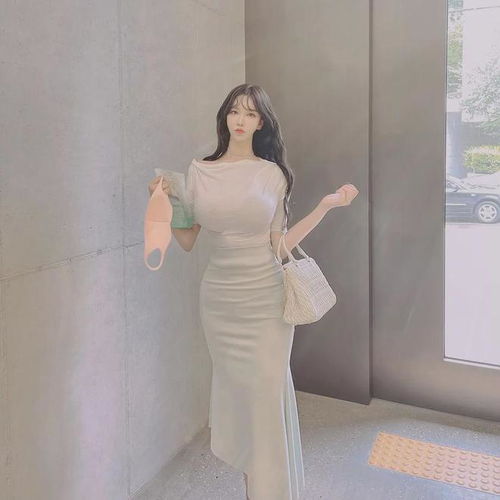  美女图百变女神清纯与性感并存