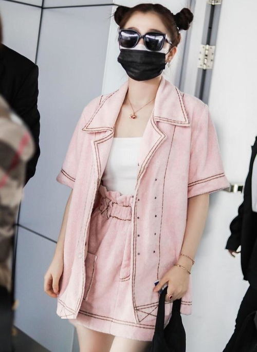  双c顶峰相遇虞书欣孟美岐撞衫,一个酷飒一个甜美