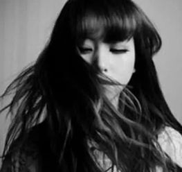 黑白女生头像头像