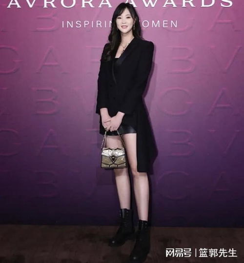  排球女神晒照自黑,女儿眼中的自己真胖,此前的照片全靠p