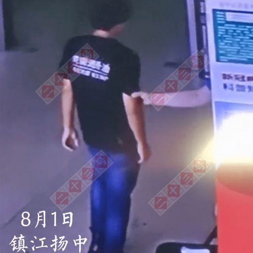 男生戴口罩头像殴打