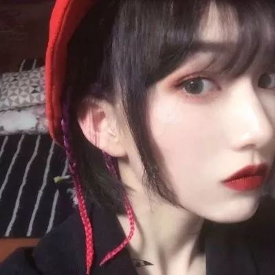  短发超拽霸气女生头像