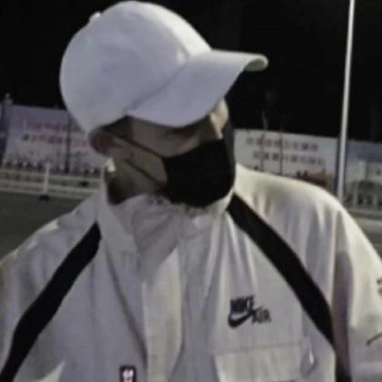  伤感的男生头像,一共12张黑白色的占多半
