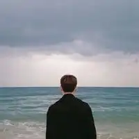 头像一男一女背影两张