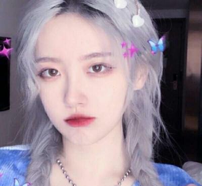  初中班里,女孩子自认为呆萌的3行为,男生看了只想呕吐