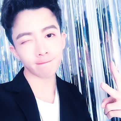  男生头像活在自己的世界里男生头像00后真人第182期