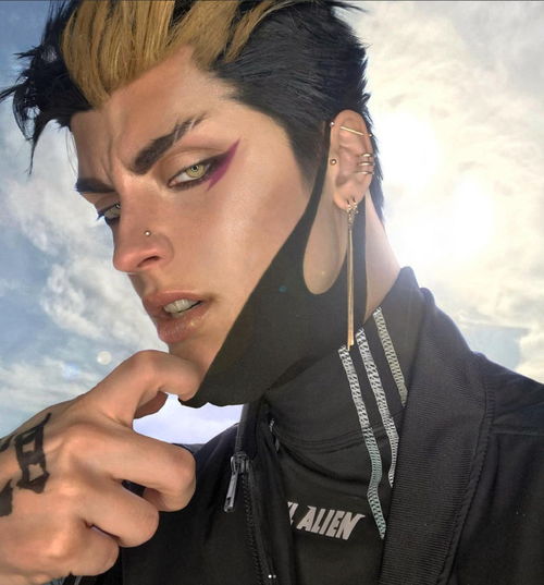  跨性别cosplay,高颜值小姐姐cos邪魅男反派,表情到位,还原好评