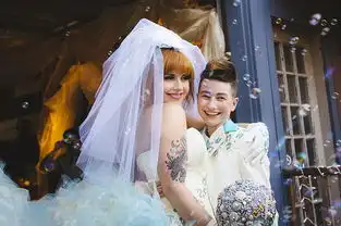 美女同性恋婚礼滑稽舞娘当众秀舞蹈气氛华丽浪漫