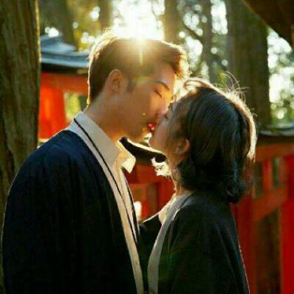  qq个性情侣头像亲吻一对,做你最爱甜蜜的人