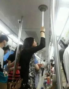  搞笑图片为何漂亮妹纸都爱拍照