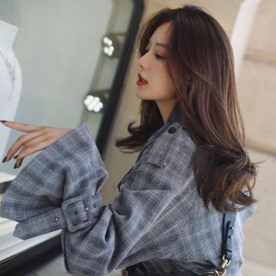  2023自然大方个性女生好看图片