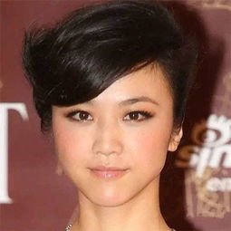  清纯女神果然都hold不住大浓妆