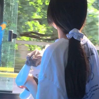  清新绿色森系女生头像真人图片