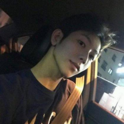  个性落寞的男生头像,所谓寂寞只是有点伤心吧了