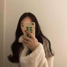 时尚手机控可爱萌女生头像2018精选一件件事看透的都是人心