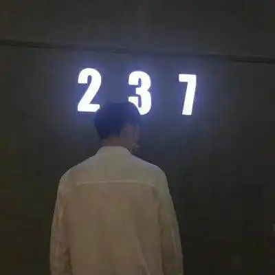  情侣真人头像一人一张分开一左一右情侣头像真人两张配对