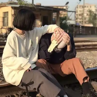 情侣头像亲嘴双人真人