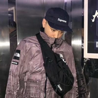  帅气背包男生头像侧身背影背包头像