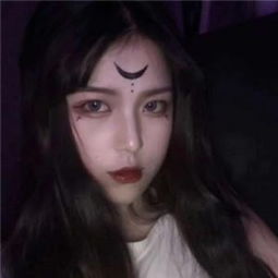  在爱情里很霸气的女生头像
