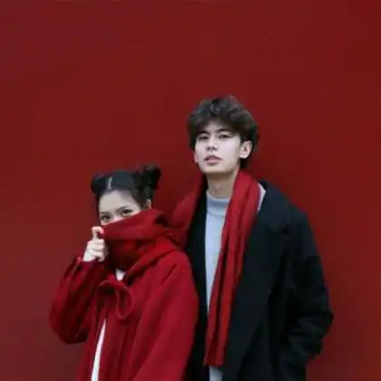  情侣头像一对两张真人,真心不值钱爱你才是真