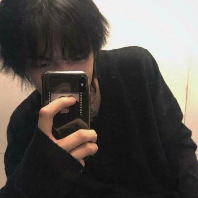  手机控男头帅气遮脸