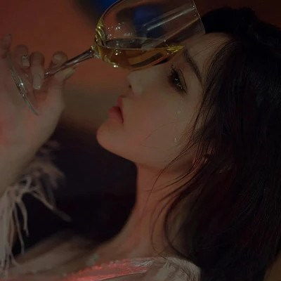  伤感到哭头像真人女,高级emo伤感头像