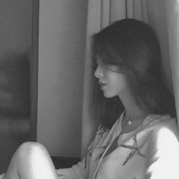  qq头像黑白女生好看冷酷有些东西适合烂在心里