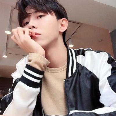  男生头像真人阳光帅气全力以赴的喜欢