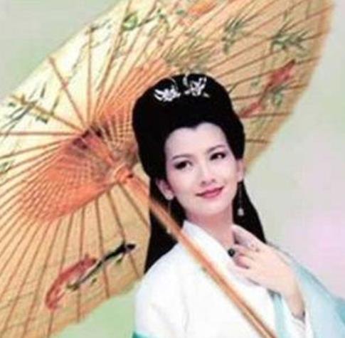  刘亦菲刘诗诗迪丽热巴杨蓉赵雅芝吴倩,女星古装撑伞谁最仙气