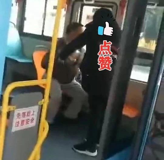 男生戴口罩头像拘留