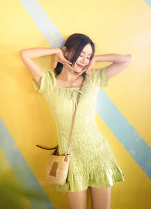  古力娜扎新裙子又美了一身清新牛油果色,袁姗姗也忍不住穿上身