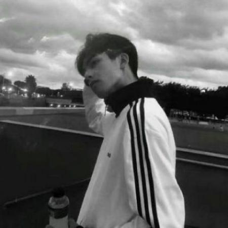  男生头像颓废伤感头像,无助时来上一支香烟吧