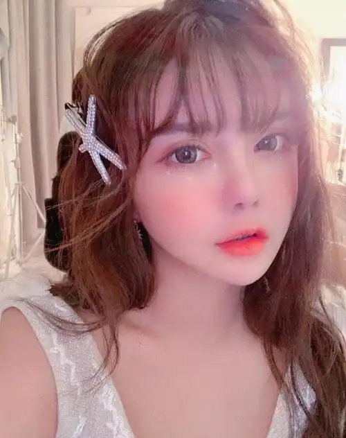  绝配两对网红情侣暗自较劲,领证求婚四人前后只差11天