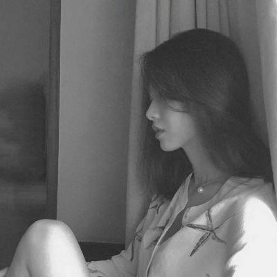  qq黑白女生头像霸气,活在别人的掌声中女生