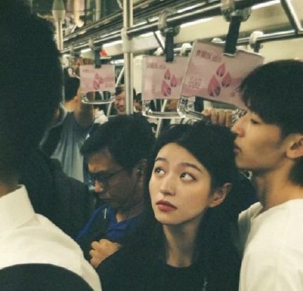  能激起男生保护欲的女生,八成有这3个不同