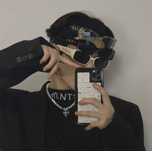  男生头像我怕别人说我丑,于是我先自己说自己丑
