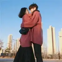  最火情侣头像拥抱热吻浪漫情侣头像两人在一起的
