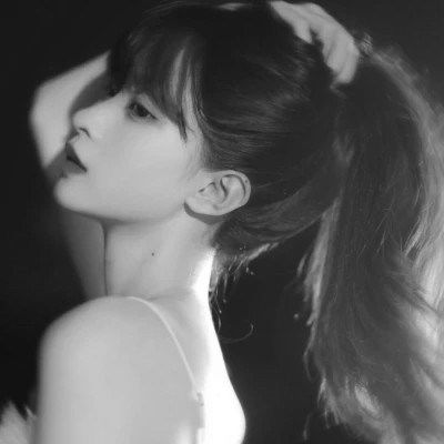  黑白头像女唯美高清图片