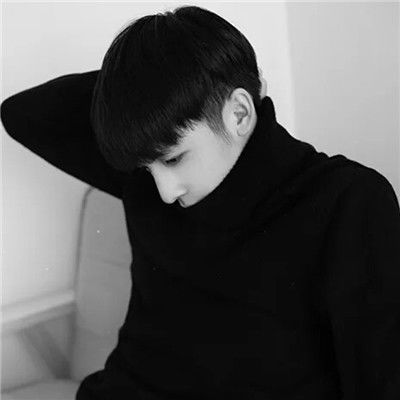  2018男生帅气黑白头像大全笑看夕阳俏美伏案倾诉衷肠
