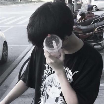  低头男生头像,个性低头男生头像图片