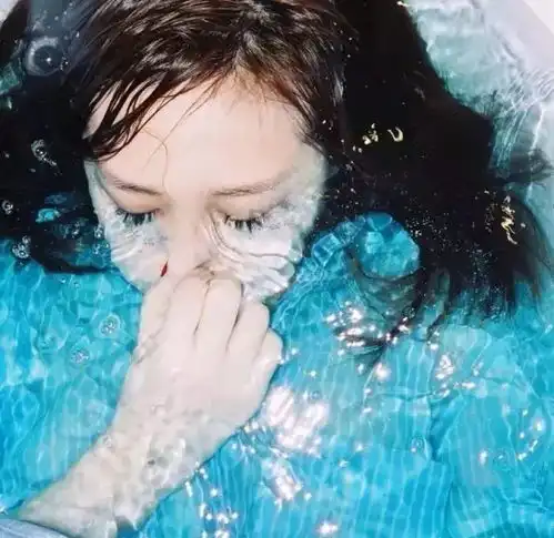 蓝色系情侣头像女生