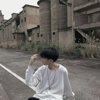  失恋后的头像男用男生失恋伤心流泪图片